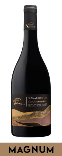 Domaine de la Valériane. Signargues Les Archanges. Séduisant dans sa robe profonde aux nuances violacées, nez de griotte mûre, de réglisse et de vanille, puissant et structuré en bouche, équilibré avec une belle longueur.